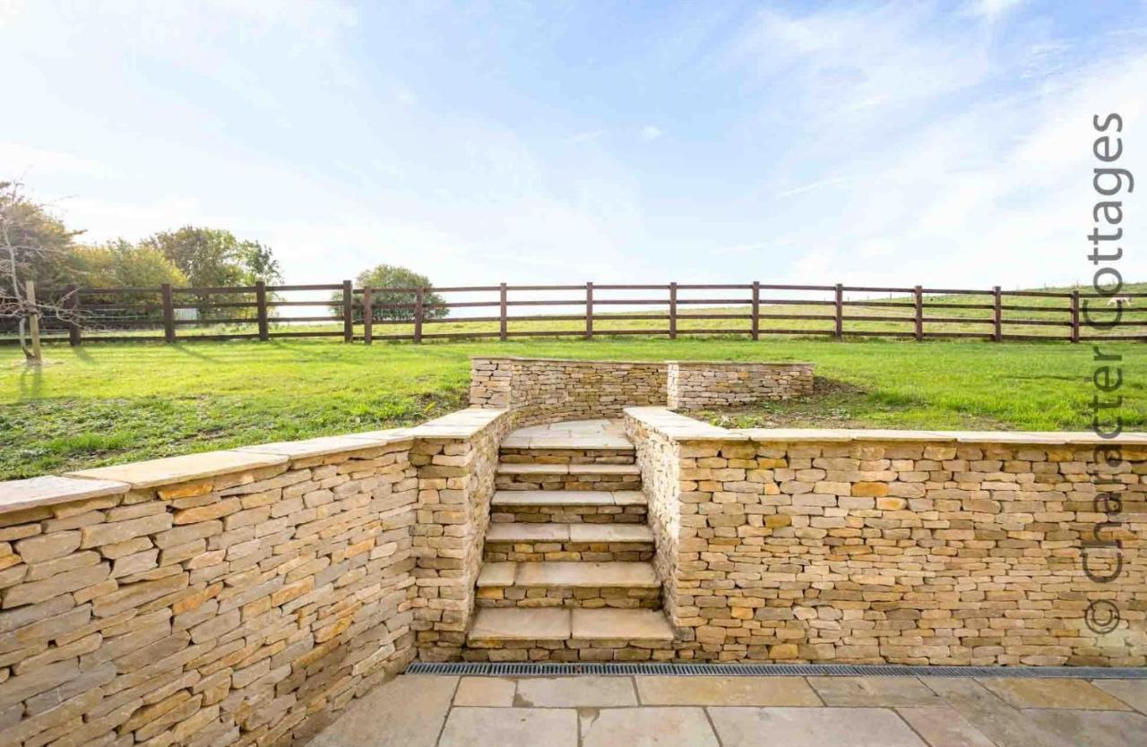 Villa Flynn'S Barn Aylworth Exterior foto