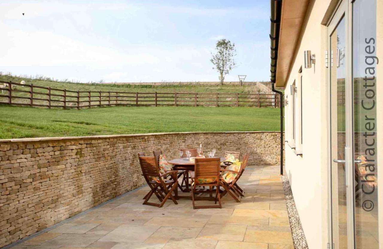 Villa Flynn'S Barn Aylworth Exterior foto